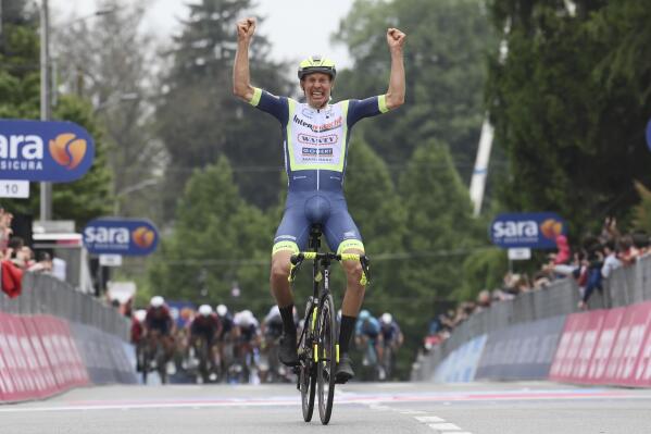 Cycling tour sales of italy 2021